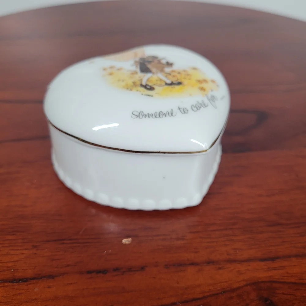 Holly Hobbie Heart Shaped Trinket Box Happiness Is Someone To Care For Vtg 1970s